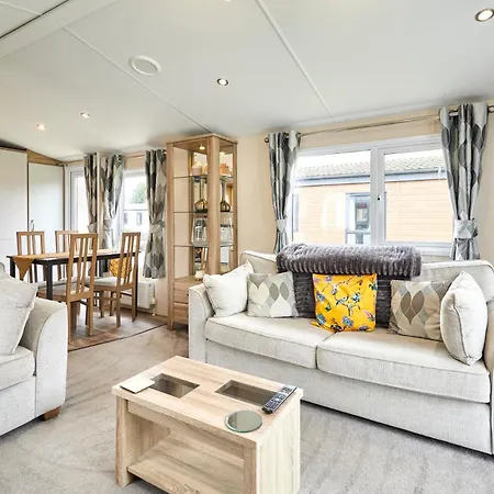 Wentbridge With Hot Tub Holiday home *