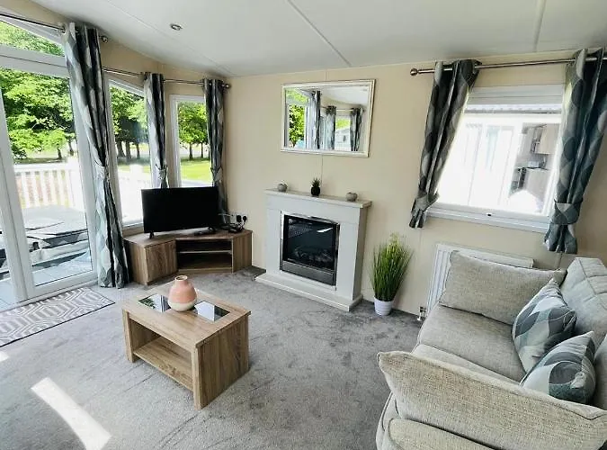 Wentbridge With Hot Tub 度假居