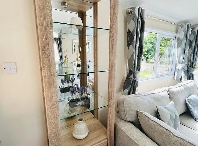 Wentbridge With Hot Tub