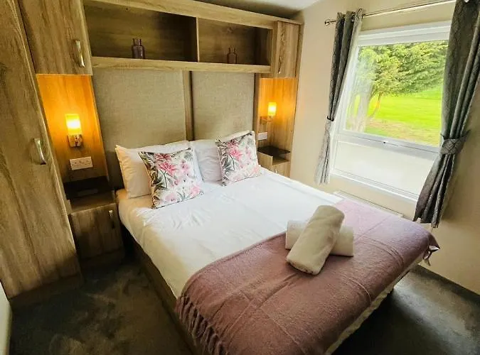 Wentbridge With Hot Tub 度假居